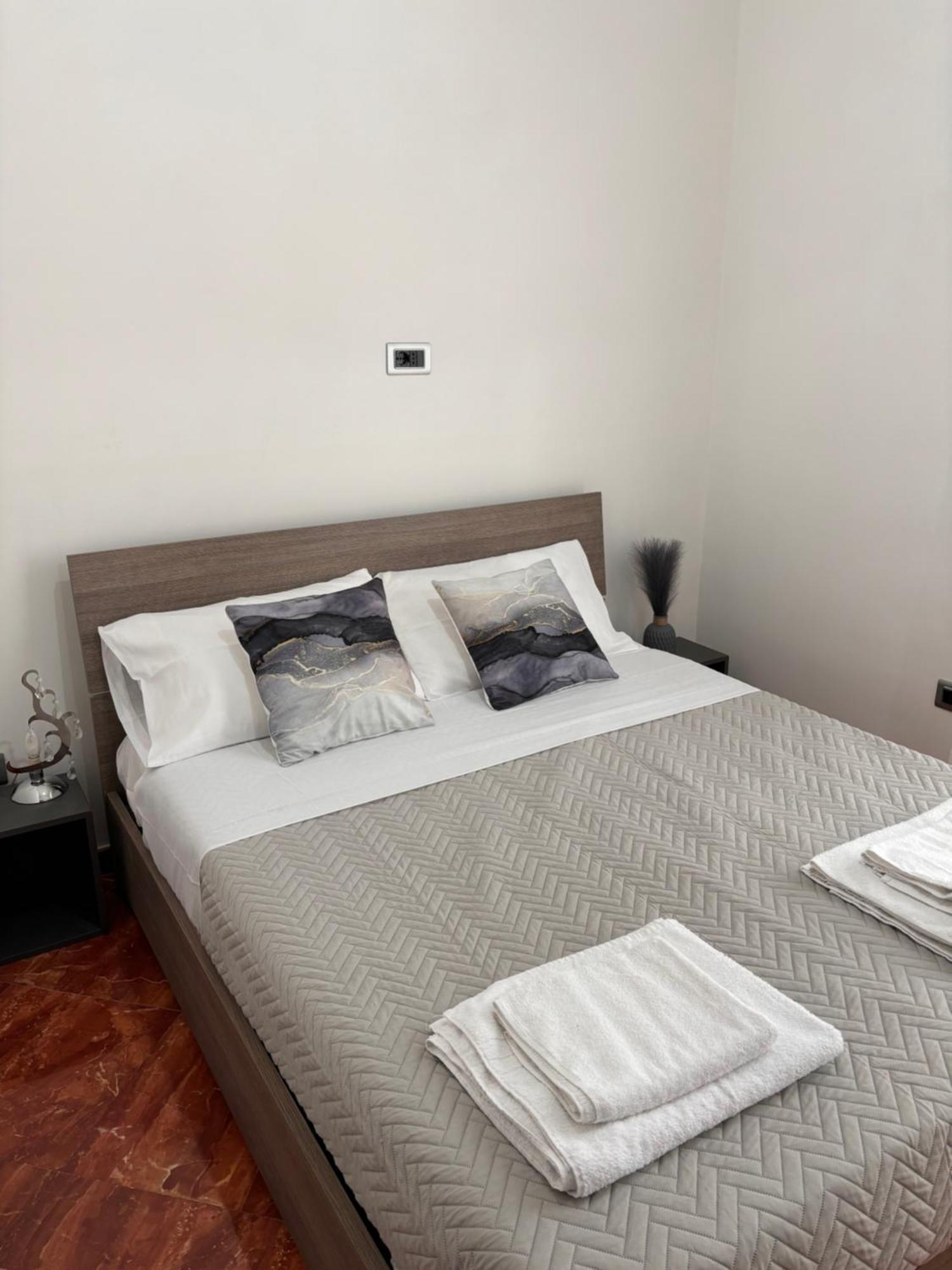 La Tela Di Elena Hotel Наполи Екстериор снимка