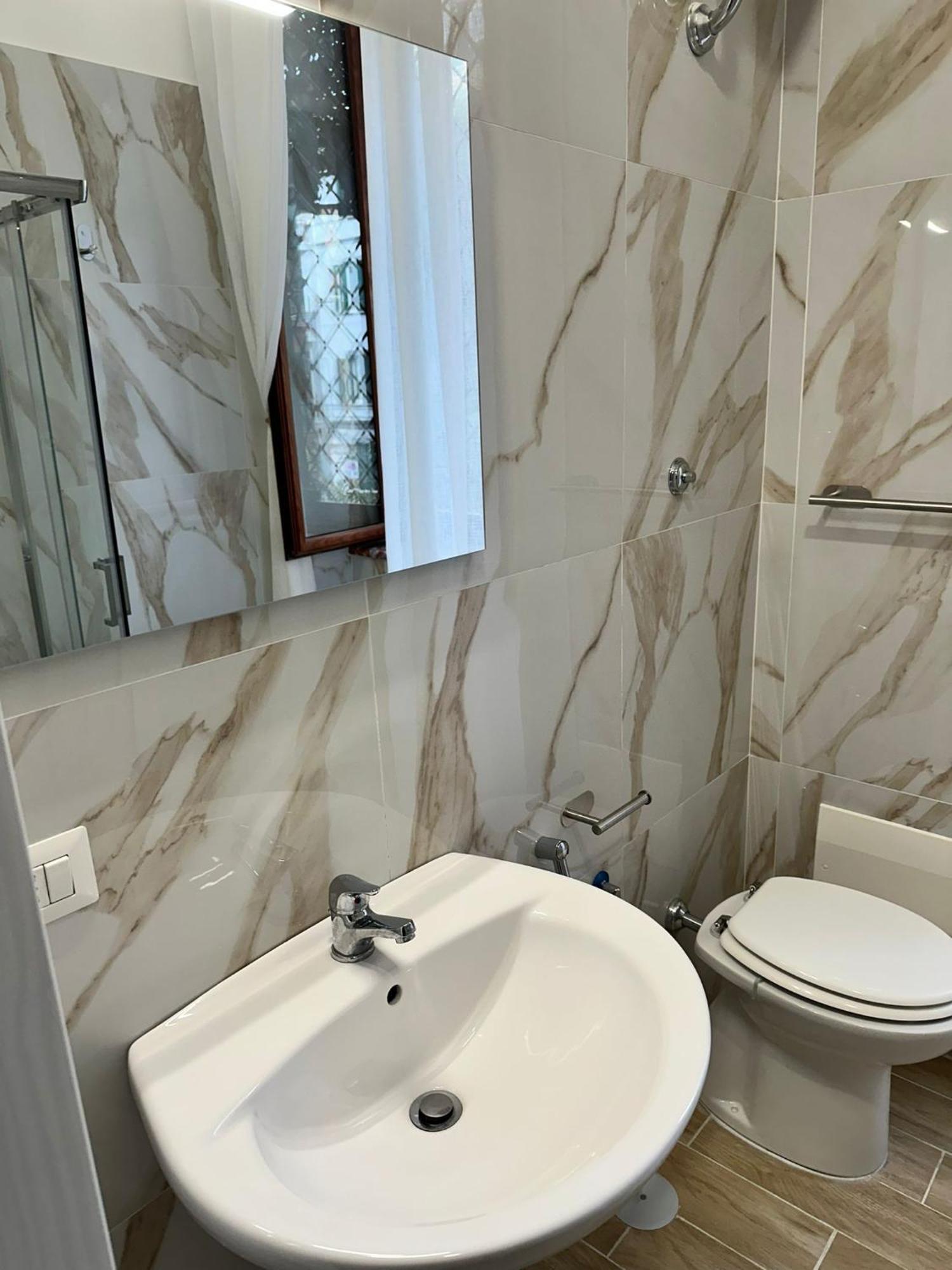 La Tela Di Elena Hotel Наполи Екстериор снимка